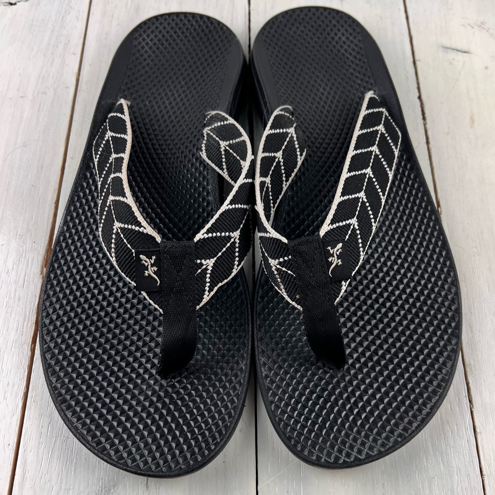 221uee Chaco mules sandals black white women's size 10